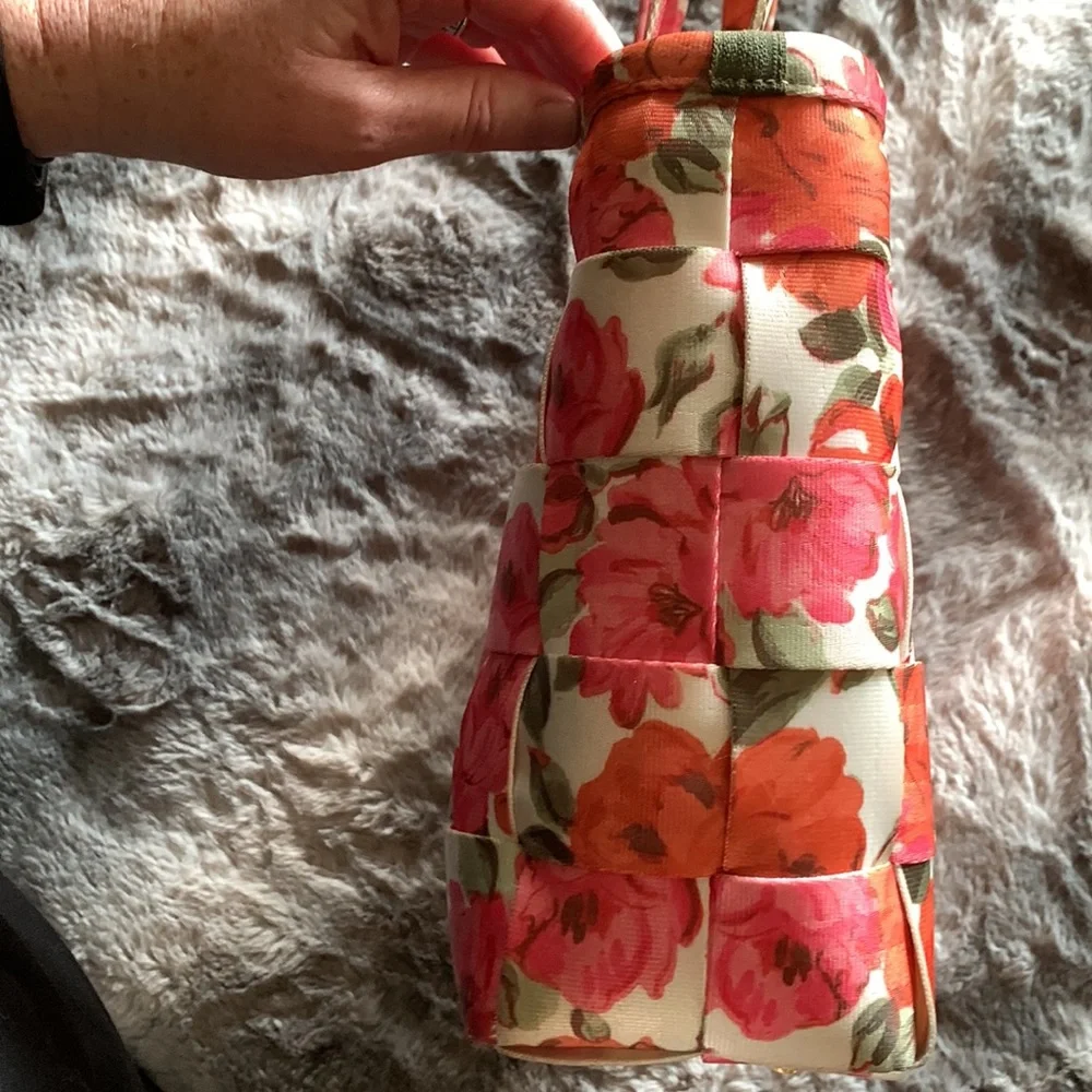 Harveys Betty Rose Large Tote - Picture 11 of 15